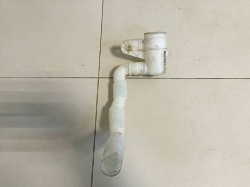 Горловина бачка омывателя Volkswagen Jetta (1K) 2006-2011