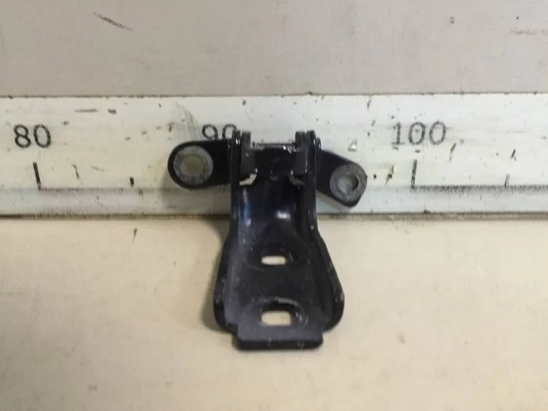Петля двери передней левой нижняя Chevrolet Cruze (J300) 2009-2016