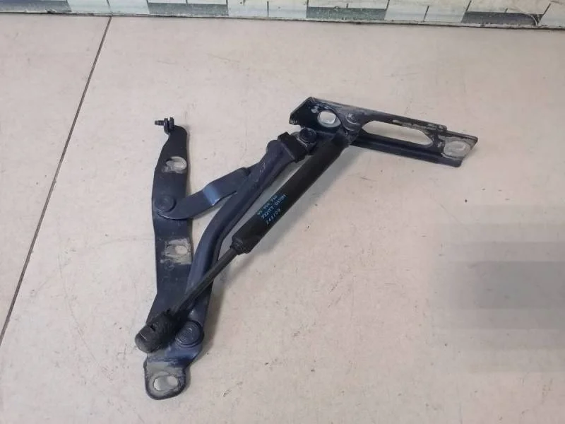 Петля крышки багажника Opel Astra H / Family 2004-2015