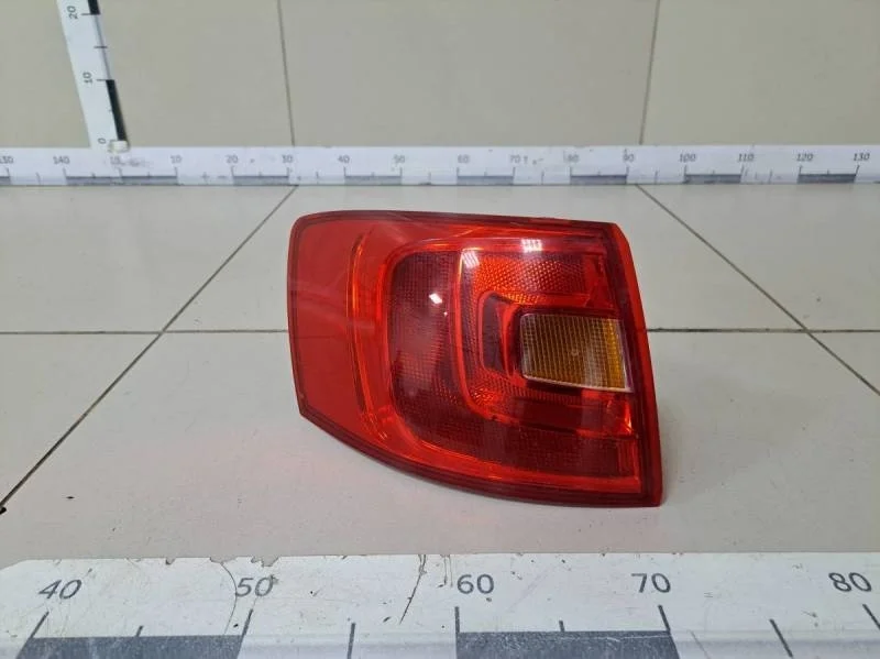 Фонарь задний наружный левый Volkswagen Jetta (5K) 2011>
