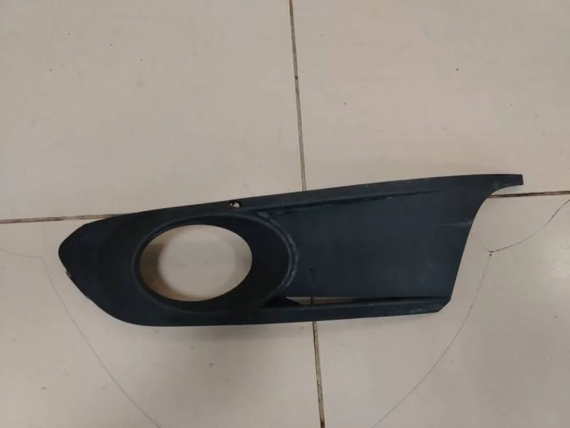 Решетка в бампер левая Volkswagen Jetta (5K) 2011>