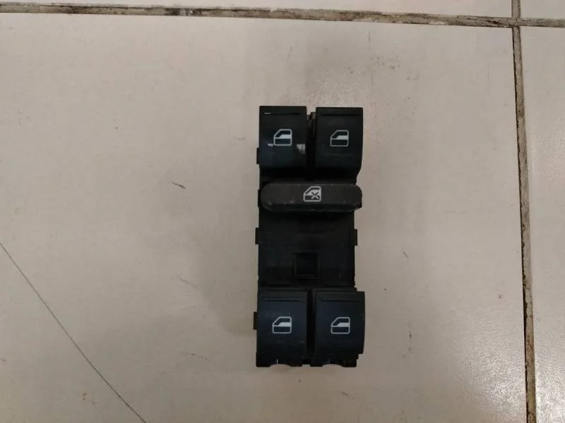 Блок управления стеклоподъемниками Volkswagen Jetta (5K) 2011>