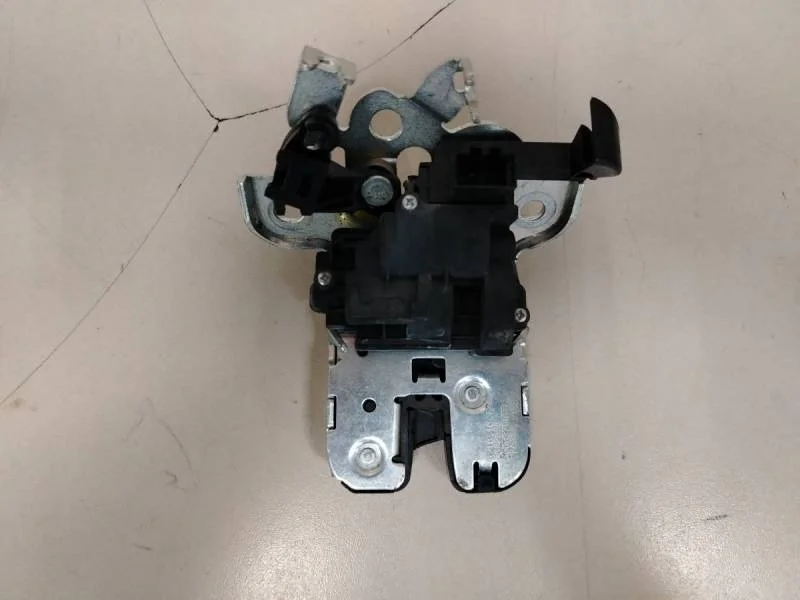 Замок багажника Volkswagen Jetta (5K) 2011>