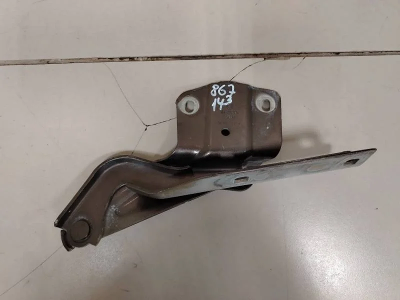 Петля капота правая Volkswagen Jetta (5K) 2011>