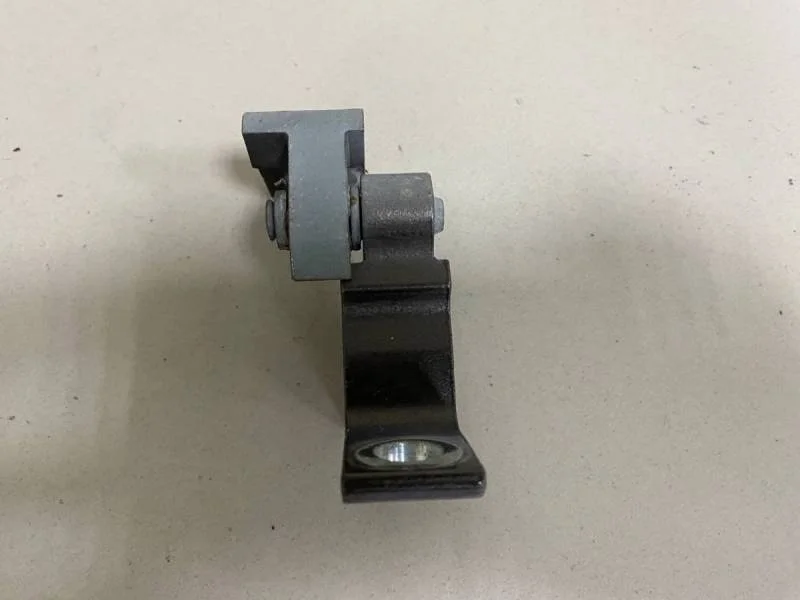 Петля двери Volkswagen Jetta (5K) 2011>