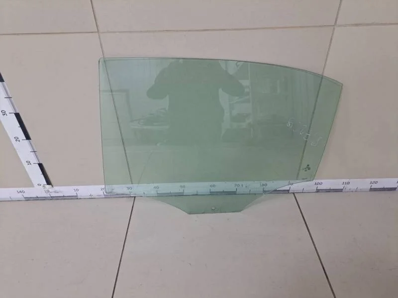 Стекло двери задней левой Volkswagen Jetta (5K) 2011>