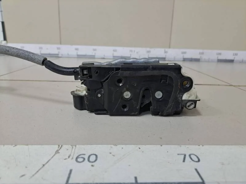 Замок двери задней левой Volkswagen Jetta (5K) 2011>