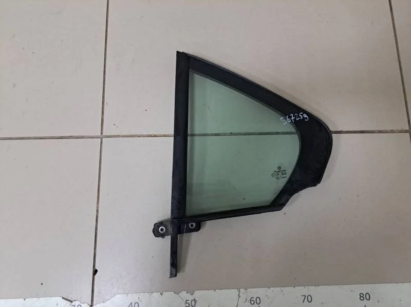 Стекло двери задней левой (форточка) Volkswagen Jetta (5K) 2011>