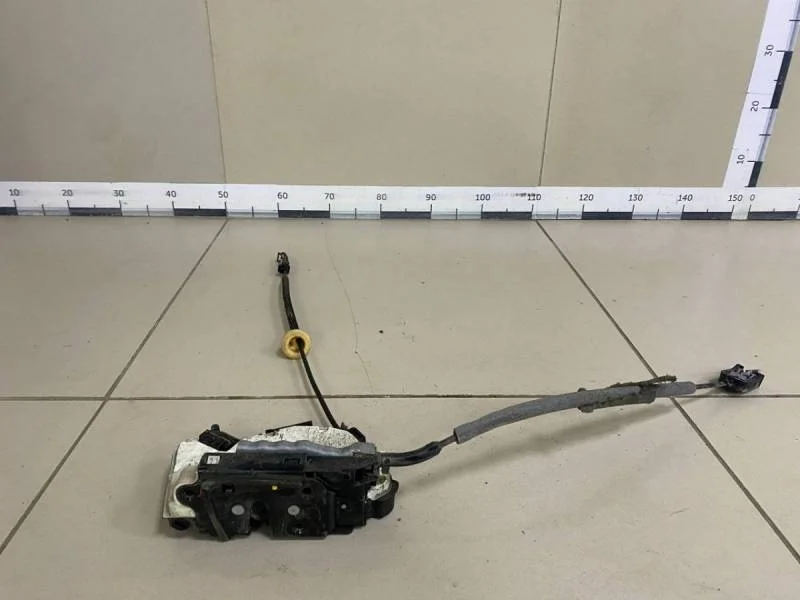 Замок двери передней правой Volkswagen Jetta (5K) 2011>