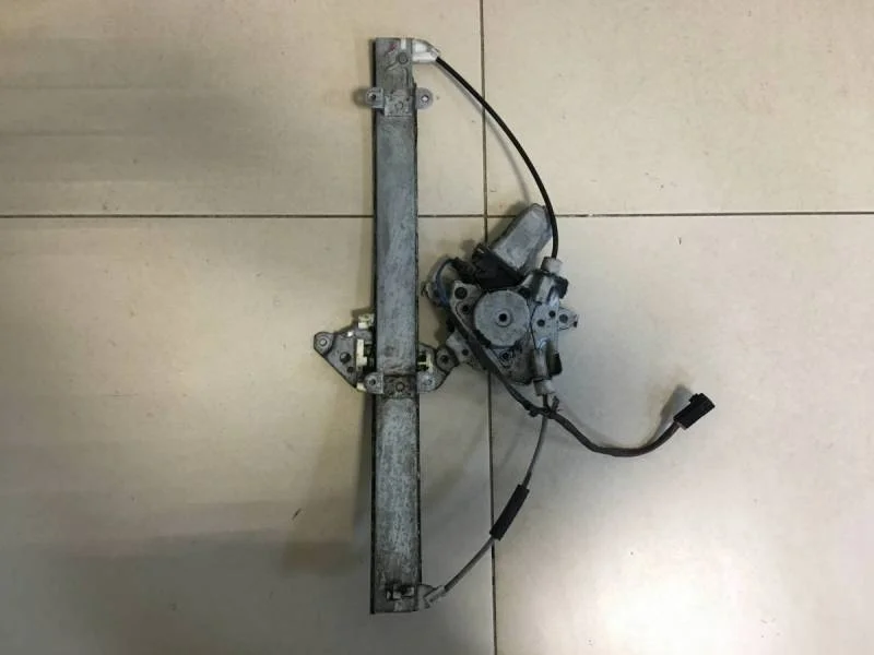 Стеклоподъемник электр. передний левый Nissan Almera Classic (B10) 2006-2013