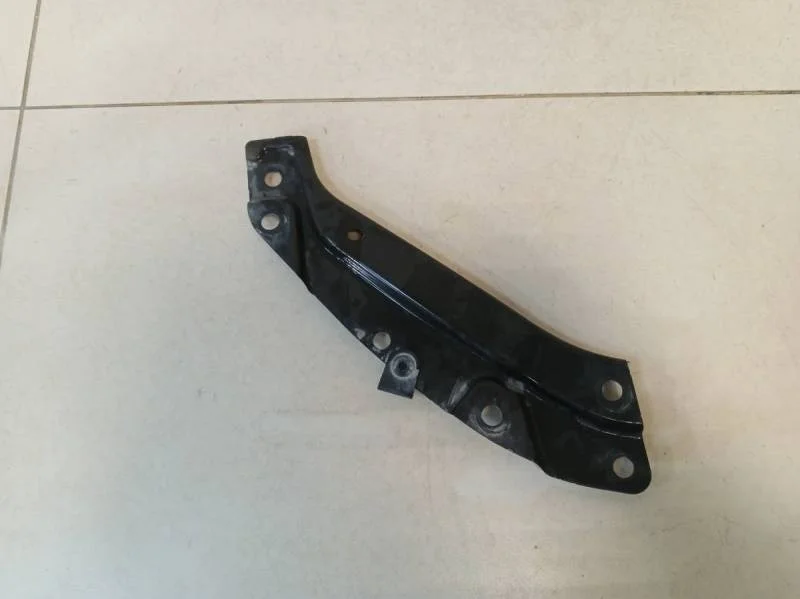 Кронштейн фар правый Volkswagen Polo (Sed RUS) 2011>