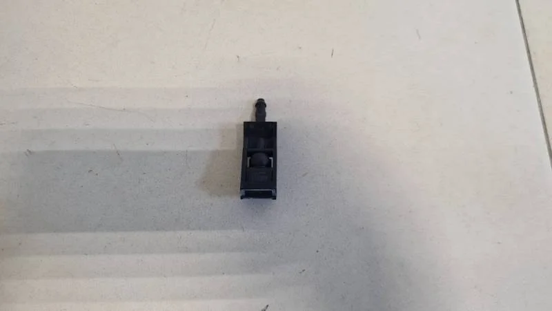 Форсунка омывателя лобового стекла Volkswagen Polo (Sed RUS) 2011>