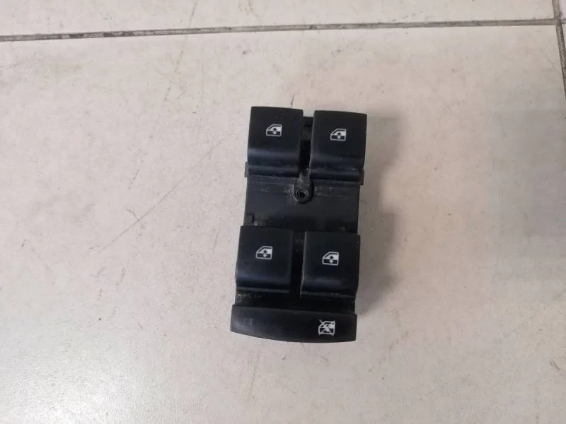 Блок управления стеклоподъемниками Chevrolet Cruze (J300) 2009-2016