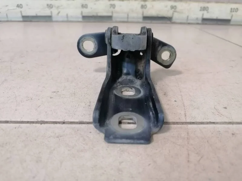 Петля двери передней левой нижняя Chevrolet Cruze (J300) 2009-2016