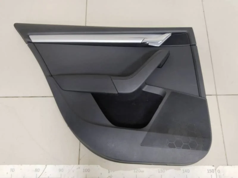 Обшивка двери задней левой Skoda Octavia (A7) 2013>