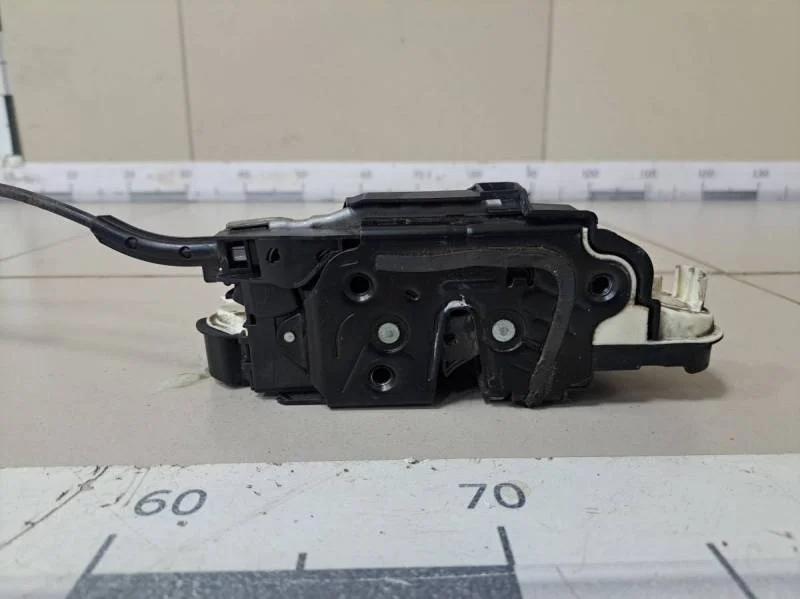 Замок двери передней левой Skoda Octavia (A7) 2013>