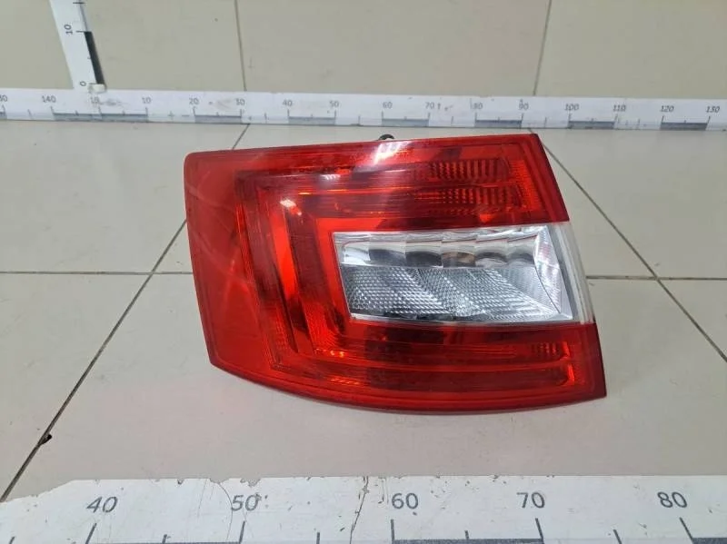 Фонарь задний левый Skoda Octavia (A7) 2013>