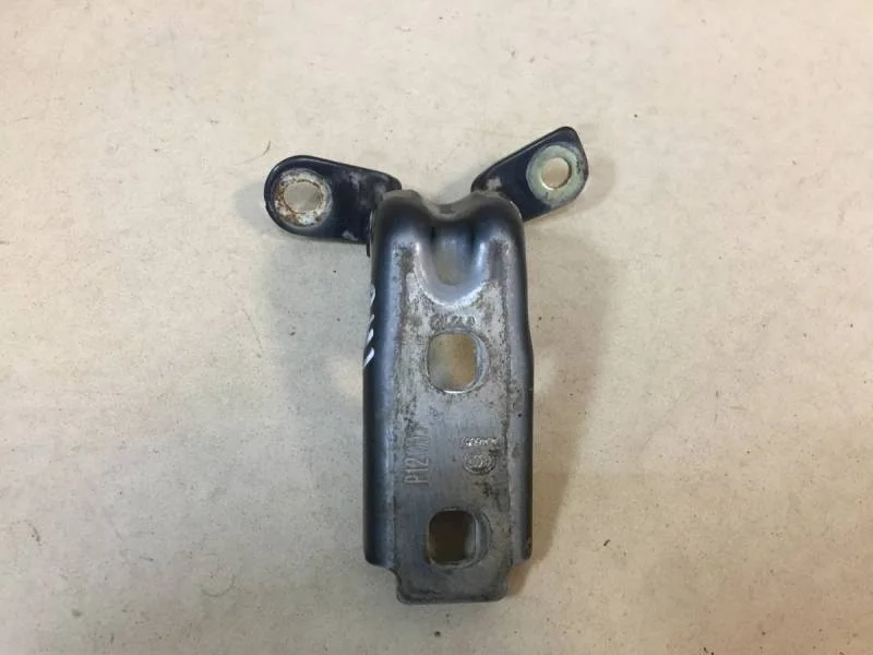 Петля двери передней правой нижняя Chevrolet Cruze (J300) 2009-2016