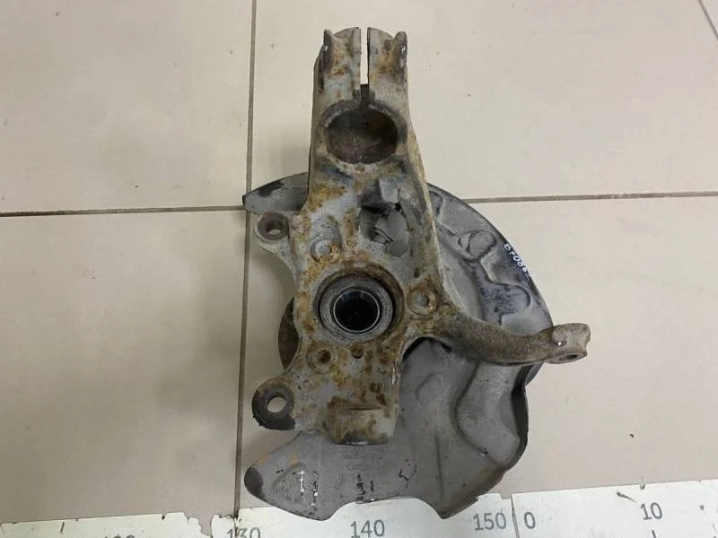 Кулак поворотный передний правый Skoda Octavia (A7) 2013>