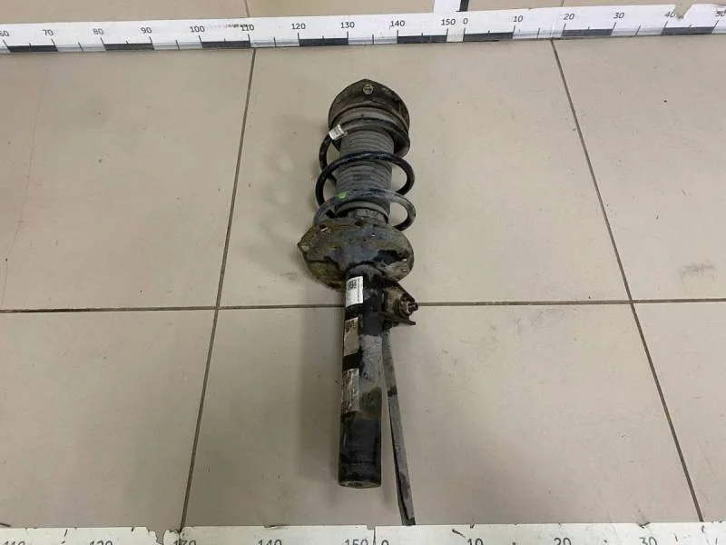 Амортизатор передний Skoda Octavia (A7) 2013>