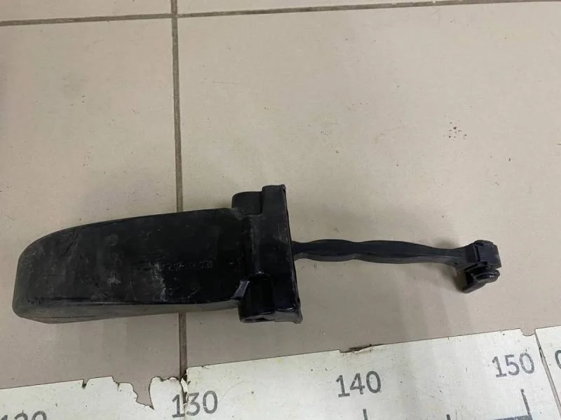 Ограничитель двери Skoda Octavia (A7) 2013>