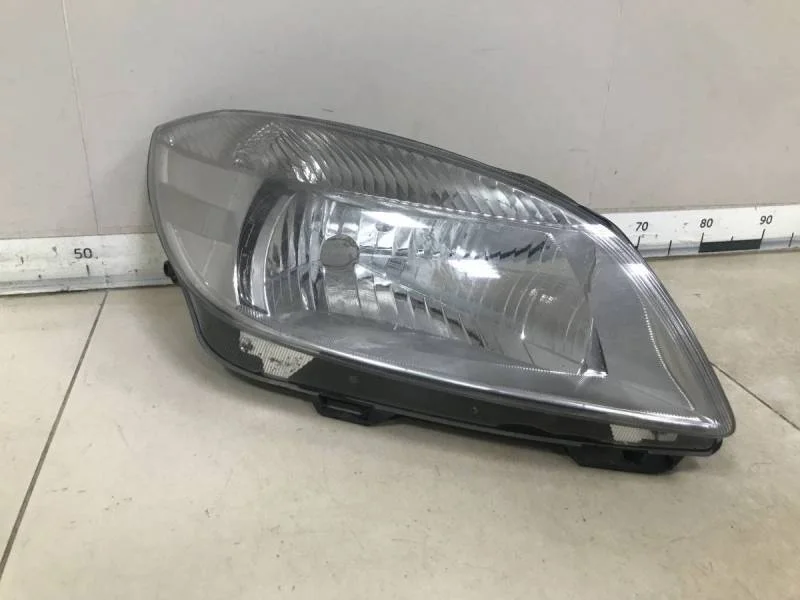 Фара правая Skoda Fabia (5J) 2007-2014