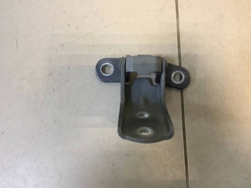 Петля двери передней правой верхняя Hyundai Solaris 2010-2017