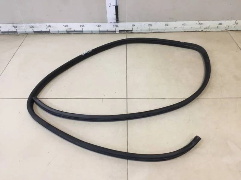 Уплотнитель проема двери передней левой Kia Rio 3 (UB) 2011-2017