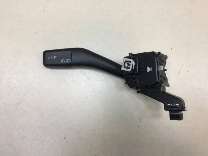 Переключатель поворотов подрулевой Skoda Octavia (A5 1Z-) 2004-2013