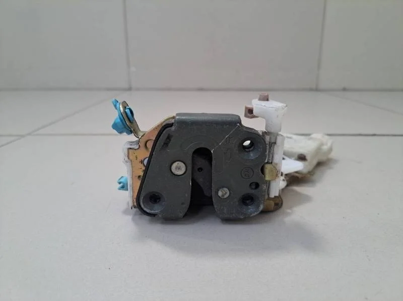 Замок двери передней правой Nissan Almera Classic (B10) 2006-2013