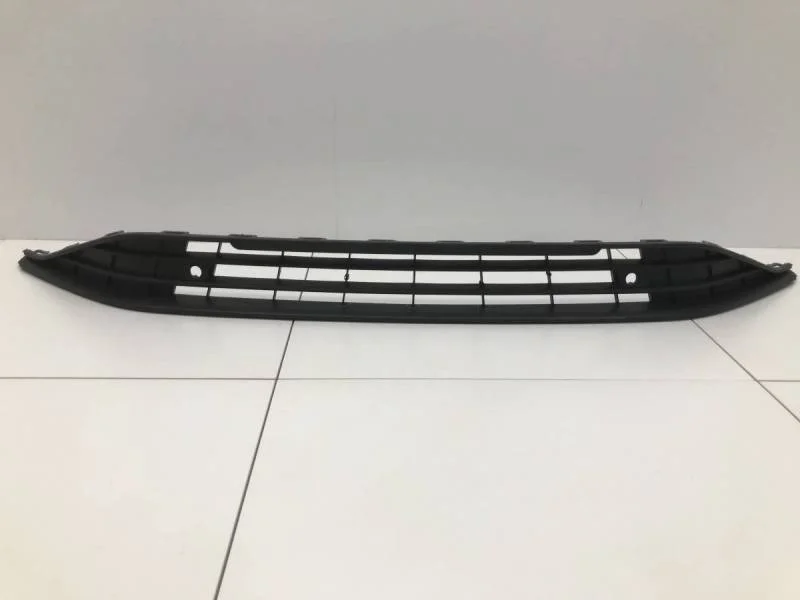 Решетка в бампер центральная Volkswagen Polo (Mk6) 2020>