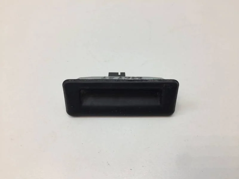 Кнопка открывания багажника Skoda Fabia (5J) 2007-2014