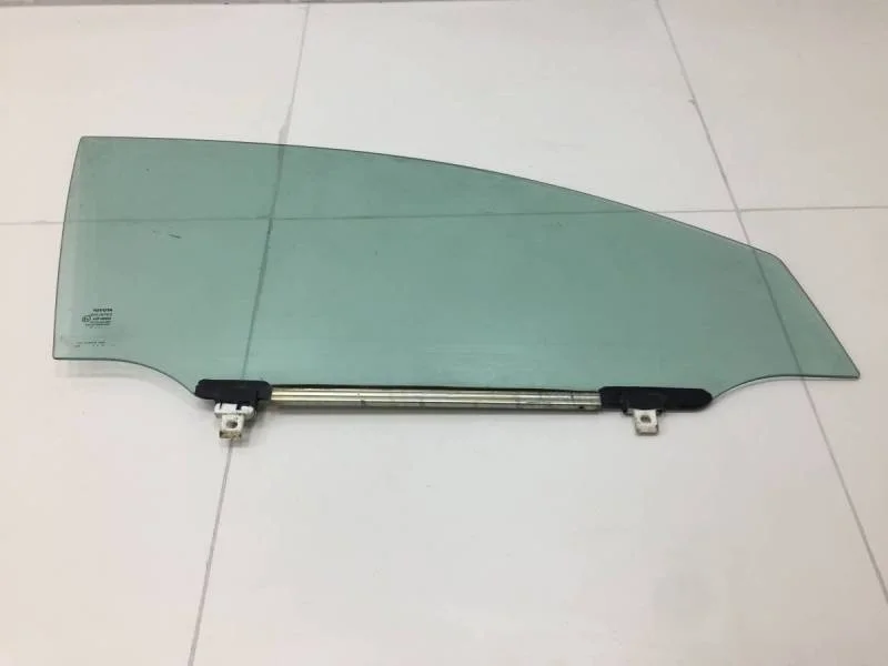 Стекло двери передней правой Toyota Avensis (T250) 2003-2009