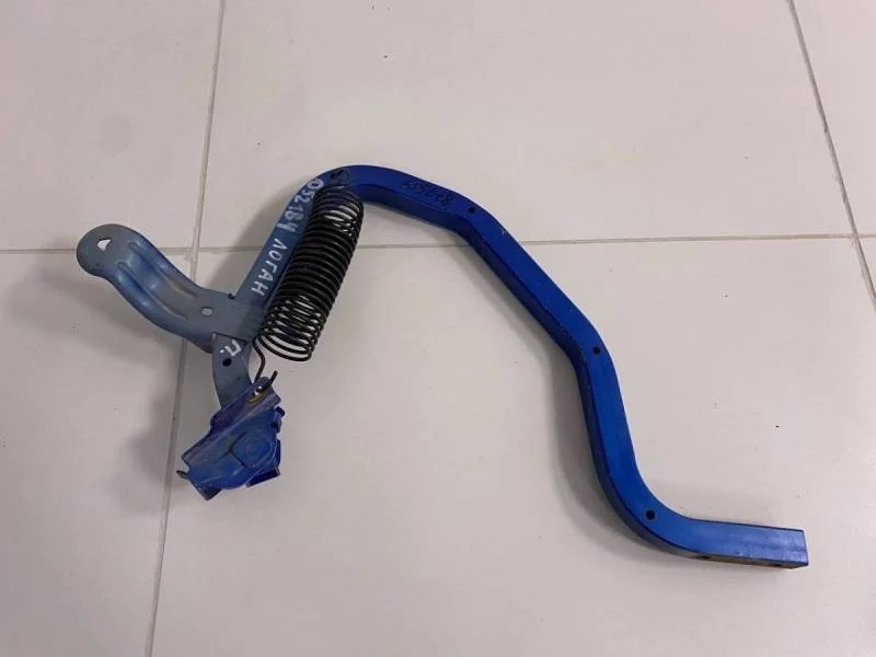 Петля крышки багажника Renault Logan (1) 2005-2014