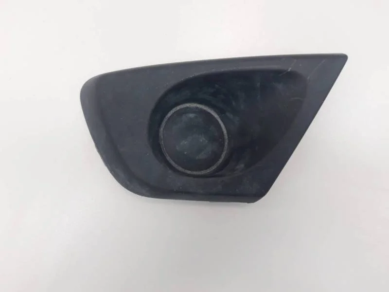 Решетка в бампер правая Renault Duster 2012>