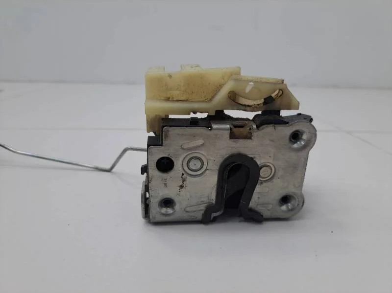 Замок двери передней правой Renault Duster 2012>