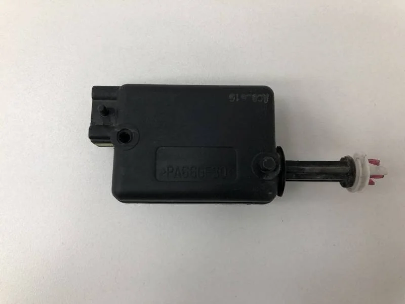 Активатор замка багажника Renault Duster 2012>