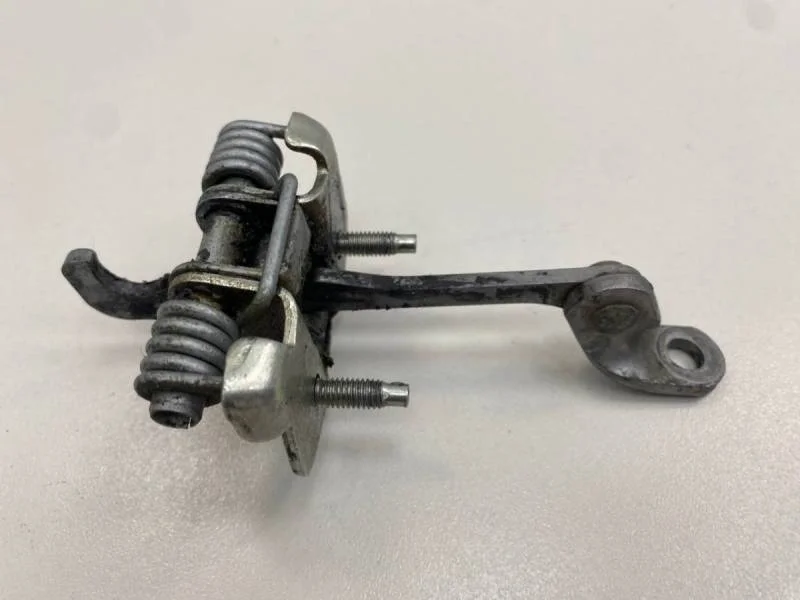 Ограничитель двери Renault Duster 2012>