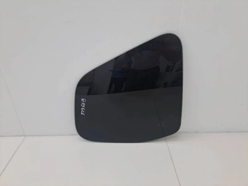 Стекло кузовное глухое правое Renault Duster 2012>