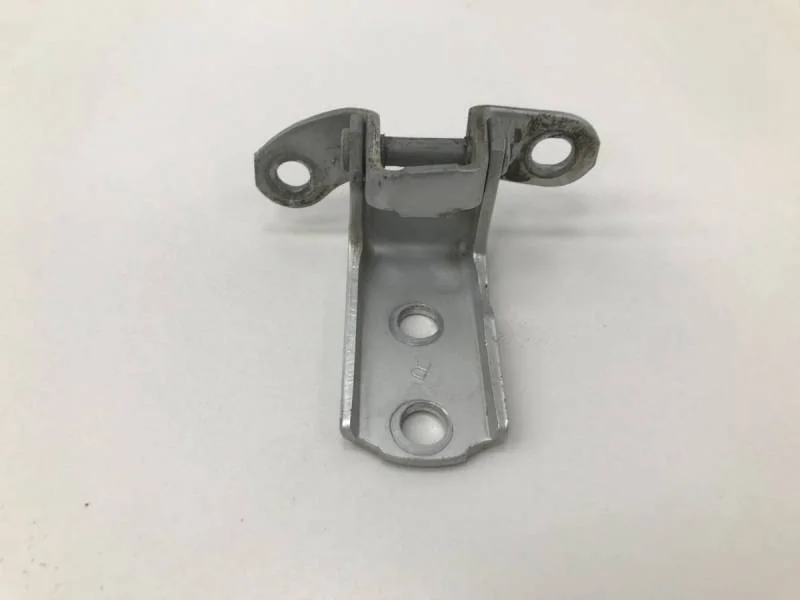 Петля двери задней правой нижняя Toyota Corolla E120 2001-2007