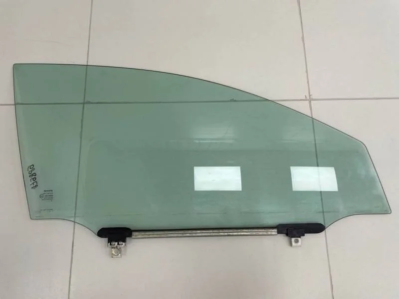 Стекло двери передней правой Toyota Avensis (T250) 2003-2009