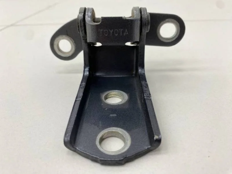 Петля двери задней правой нижняя Toyota Avensis (T250) 2003-2009