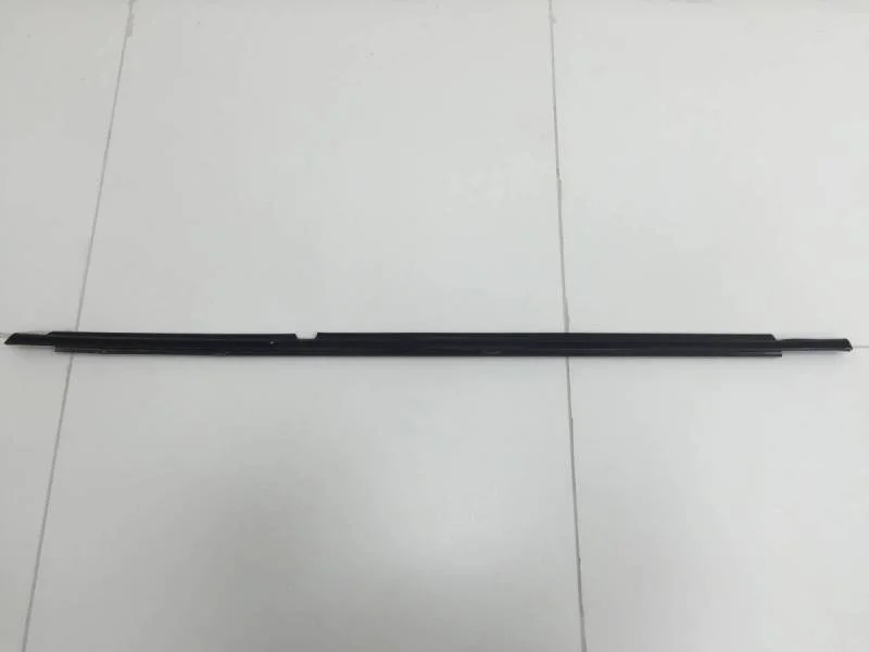 Уплотнитель стекла двери Lexus RX 300/330/350/400h (XU30) 2003-2009