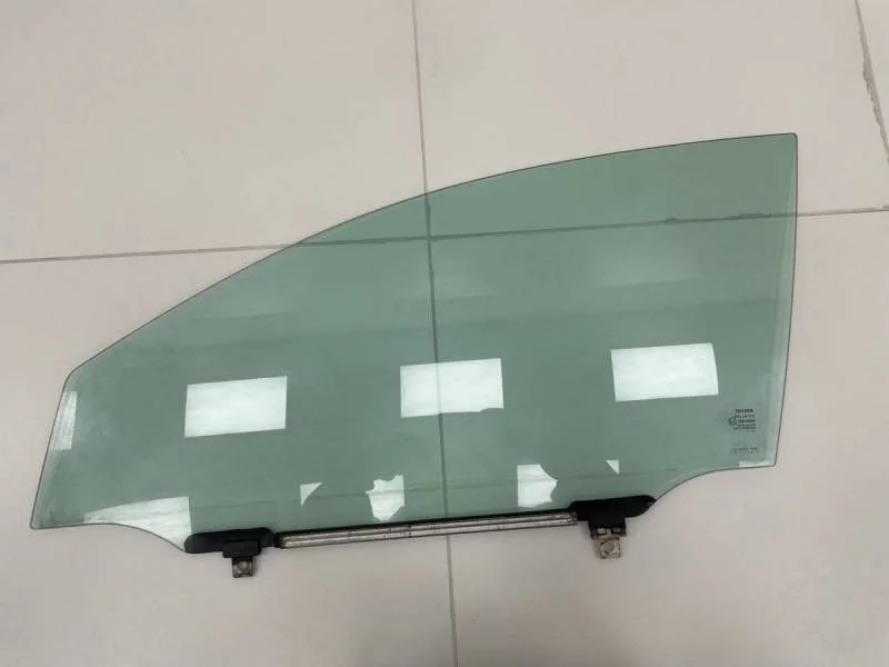 Стекло двери передней левой Toyota Avensis (T250) 2003-2009