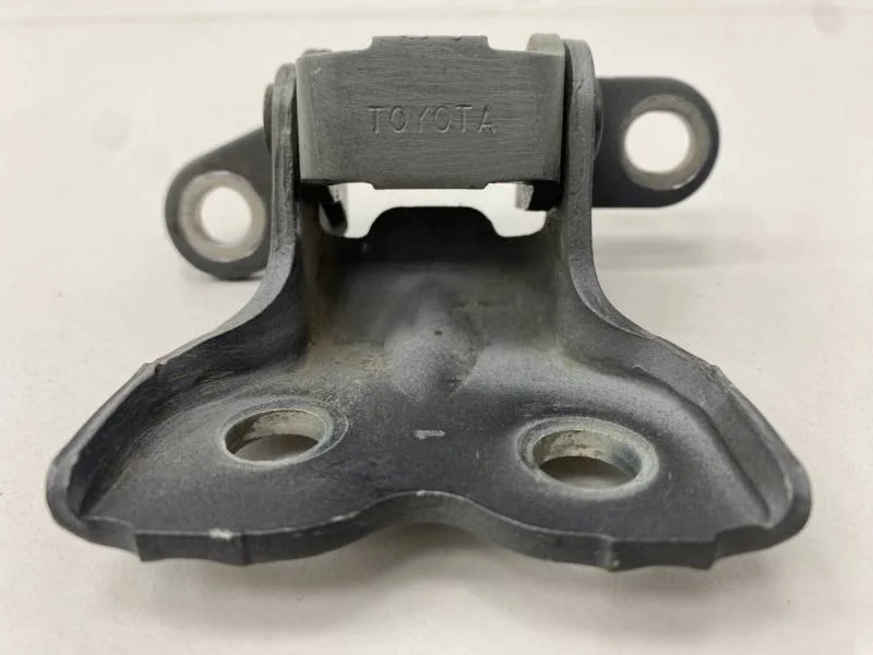 Петля двери передней правой нижняя Toyota Avensis (T250) 2003-2009