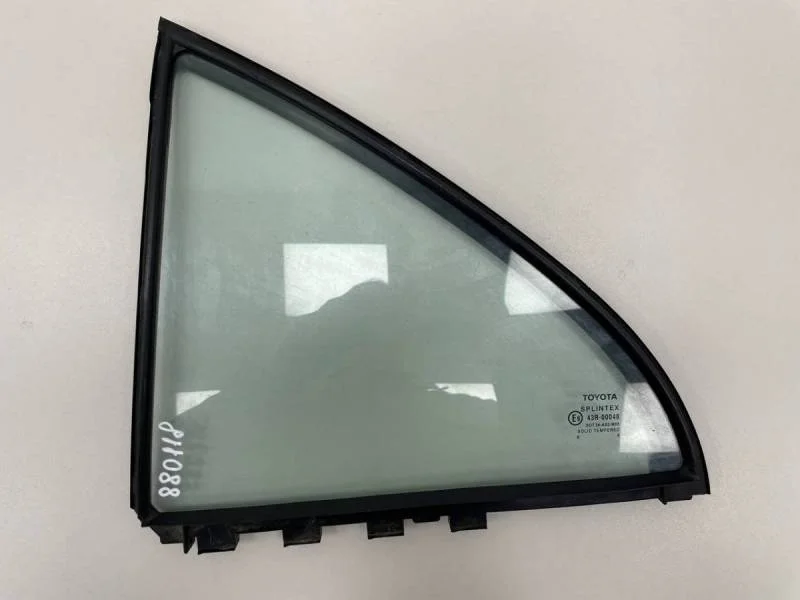 Стекло двери задней левой (форточка) Toyota Avensis (T250) 2003-2009
