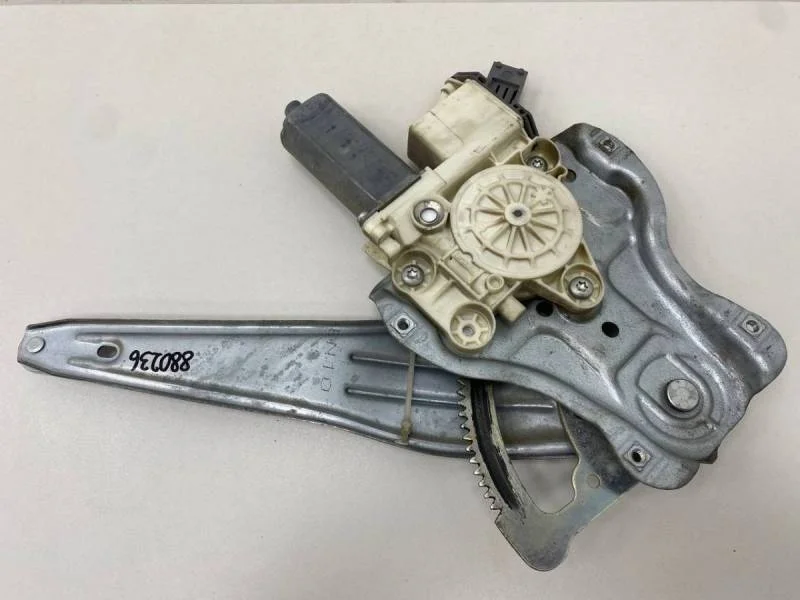 Стеклоподъемник электр. задний правый Toyota Avensis (T250) 2003-2009