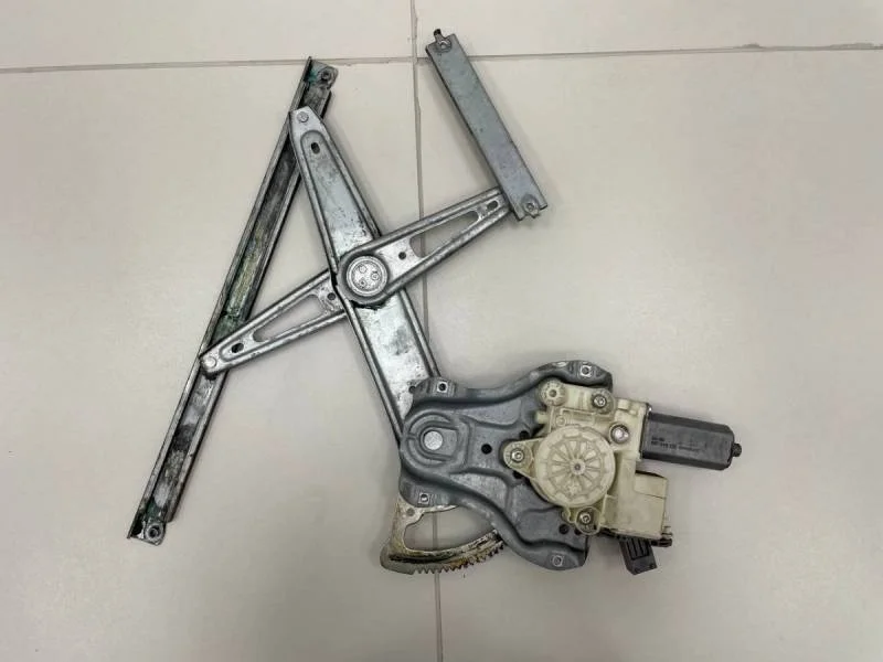 Стеклоподъемник электр. передний левый Toyota Avensis (T250) 2003-2009