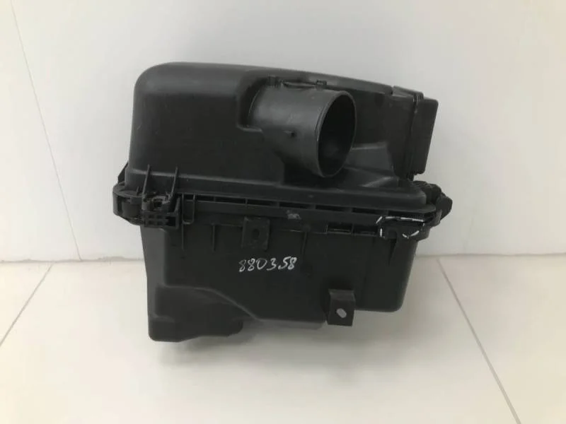 Корпус воздушного фильтра Lexus RX 300/330/350/400h (XU30) 2003-2009