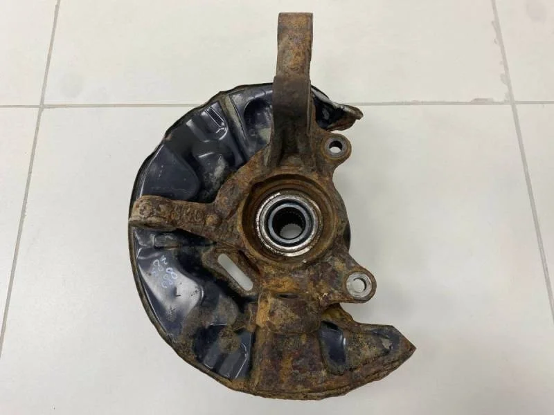 Кулак поворотный передний левый Toyota Avensis (T250) 2003-2009